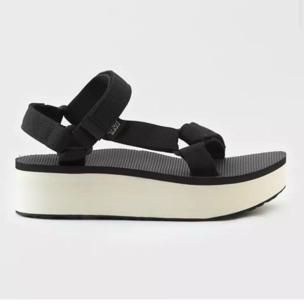 Teva Flatform Universal Sandal size 7